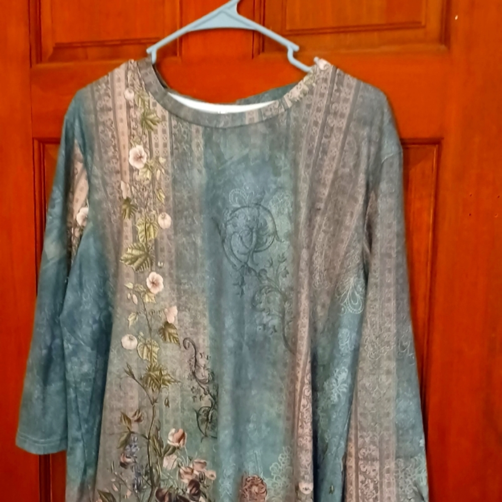 Women's Teal Floral Long-Sleeve Blouse